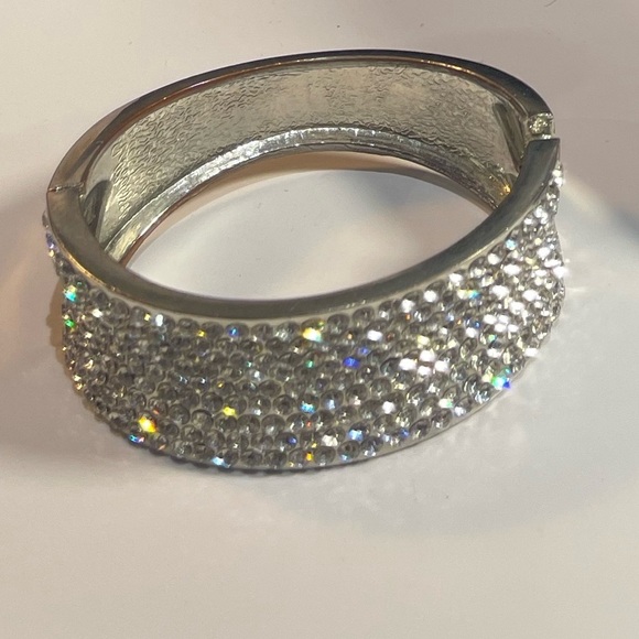 Rhinestone Cuff Hinged Bracelet. - Picture 5 of 6